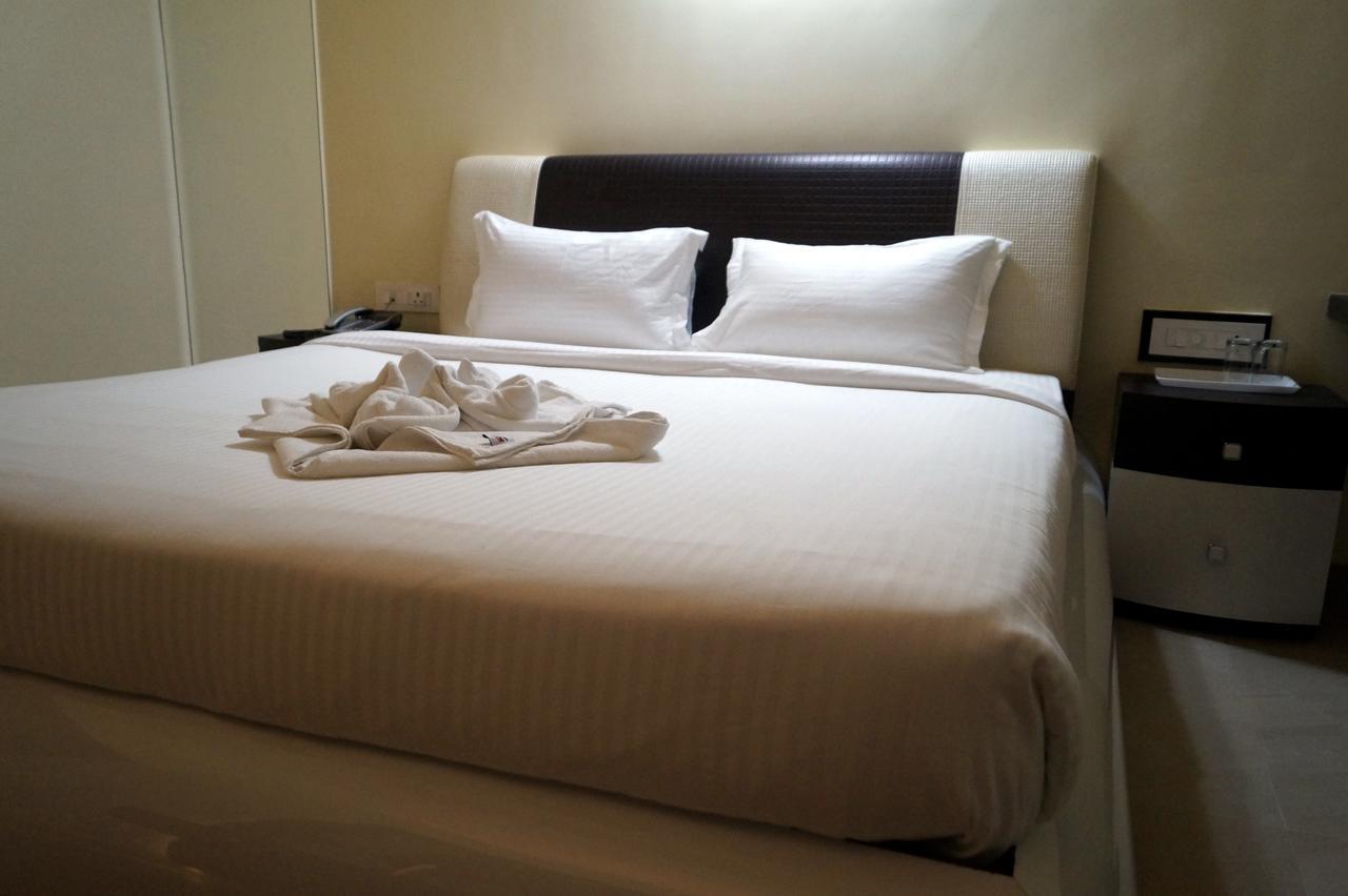 Hotel Silver Arcade Māldah エクステリア 写真