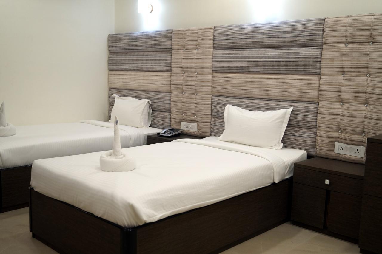 Hotel Silver Arcade Māldah エクステリア 写真